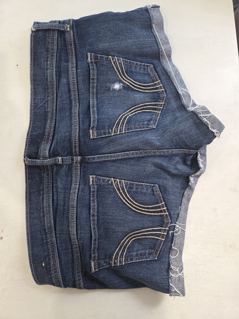 Hollister Low Rise Short-Short - Picture 3 of 3